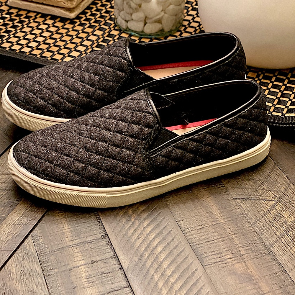 🍀Girls Black glittered slip on shoes